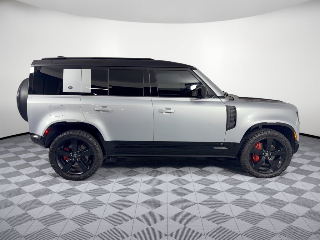 Used 2024 Land Rover Defender 110 X AWD/4WD image 8
