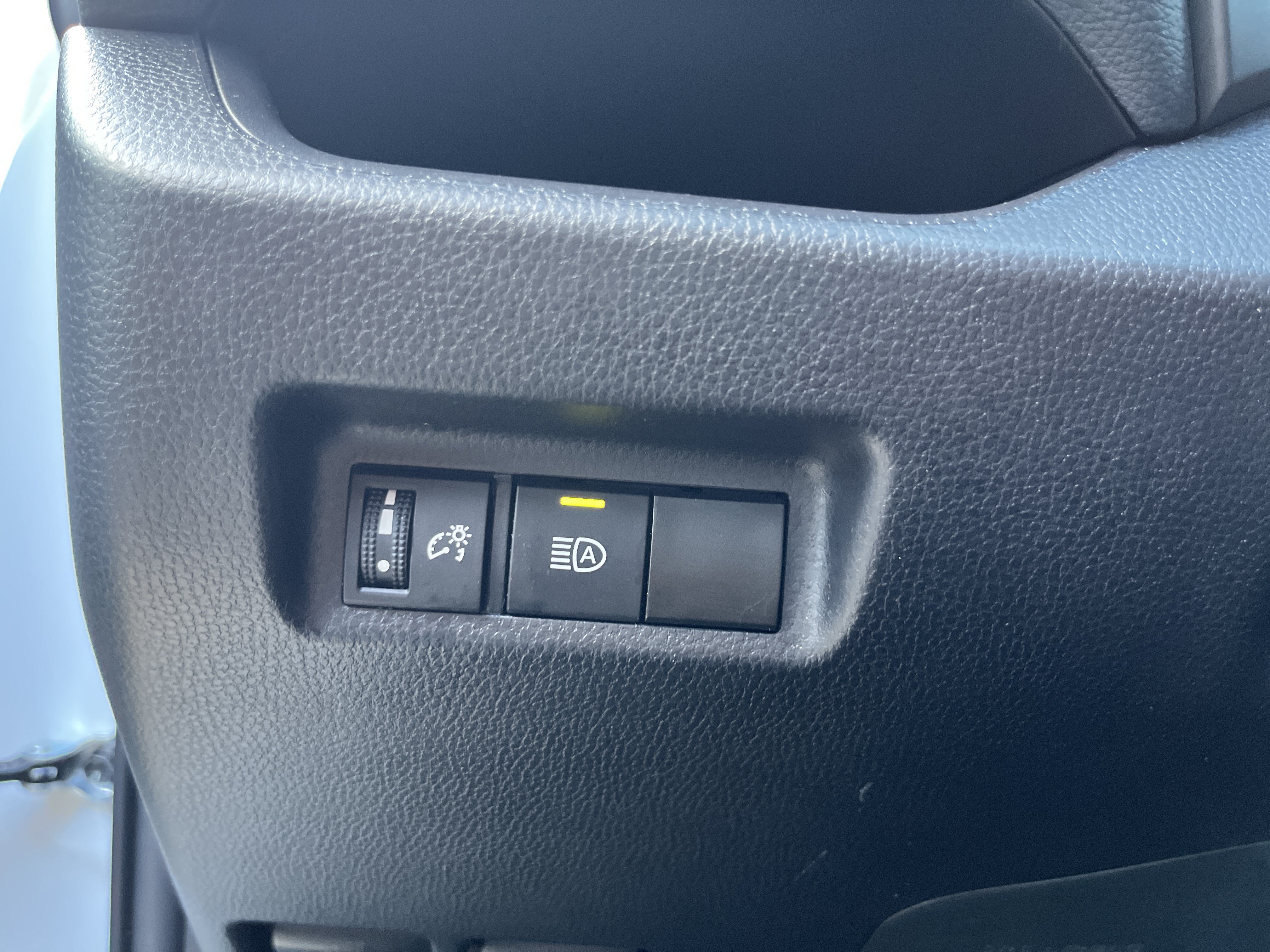 Used 2024 Toyota RAV4 LE FWD image 28