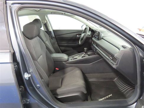 Used 2025 Honda Accord SE image 30