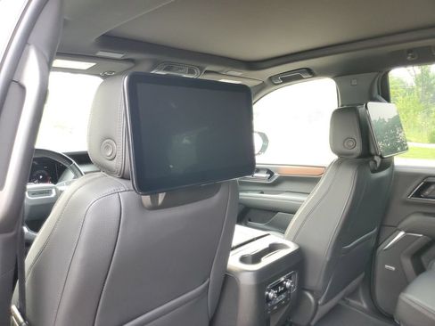 Used 2025 GMC Yukon Denali w/ Denali Reserve Package AWD/4WD image 28