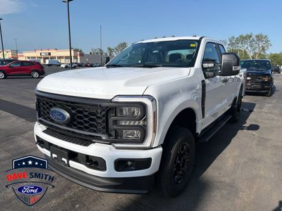 New 2026 Ford F350 Lariat w/ Black Appearance Package