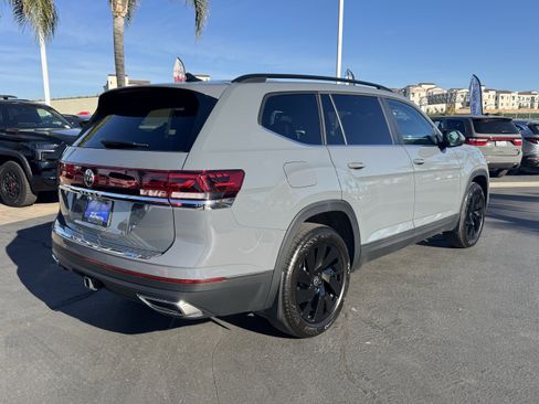 Certified 2025 Volkswagen Atlas SE w/ Panoramic Sunroof Package image 10