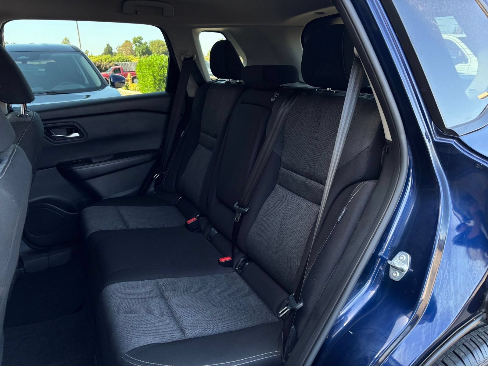 Used 2025 Nissan Rogue SV AWD/4WD image 38