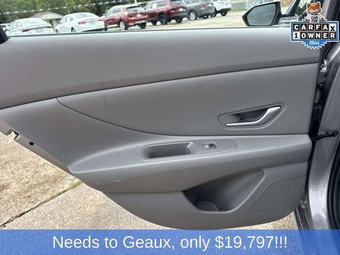 Used 2025 Hyundai Elantra SEL FWD image 30