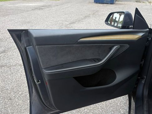 Used 2023 Tesla Model Y AWD image 10