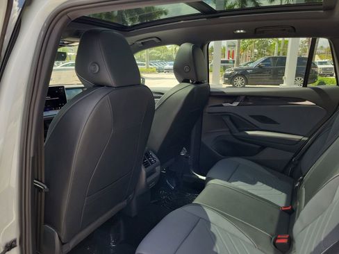 New 2026 Volkswagen Tiguan SE R-Line FWD image 5