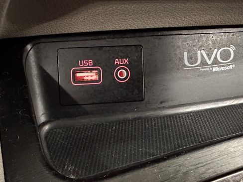 Used 2016 Kia Sedona LX w/ LX Convenience Package image 9