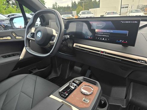 Used 2024 BMW iX xDrive50 w/ Premium Package AWD/4WD image 10