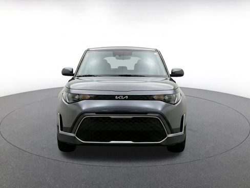 Used 2025 Kia Soul LX w/ LX Technology Package FWD image 2
