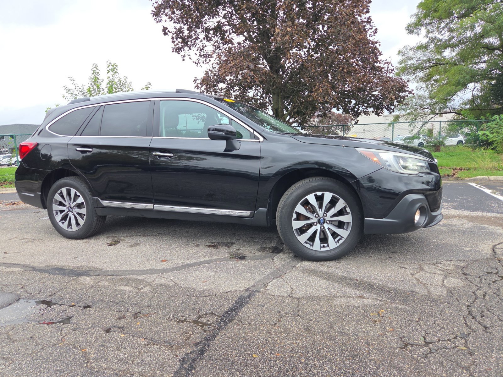 Used 2018 Subaru Outback 3.6R Touring AWD/4WD image 3