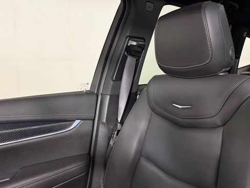 Used 2025 Cadillac XT6 Sport w/ LPO, Red Accent Package AWD/4WD image 16