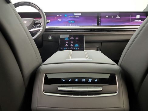 Used 2026 Cadillac Escalade Luxury w/ LPO, Floor Liner Package AWD/4WD image 28