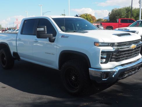 Used 2024 Chevrolet Silverado 2500 LT image 5