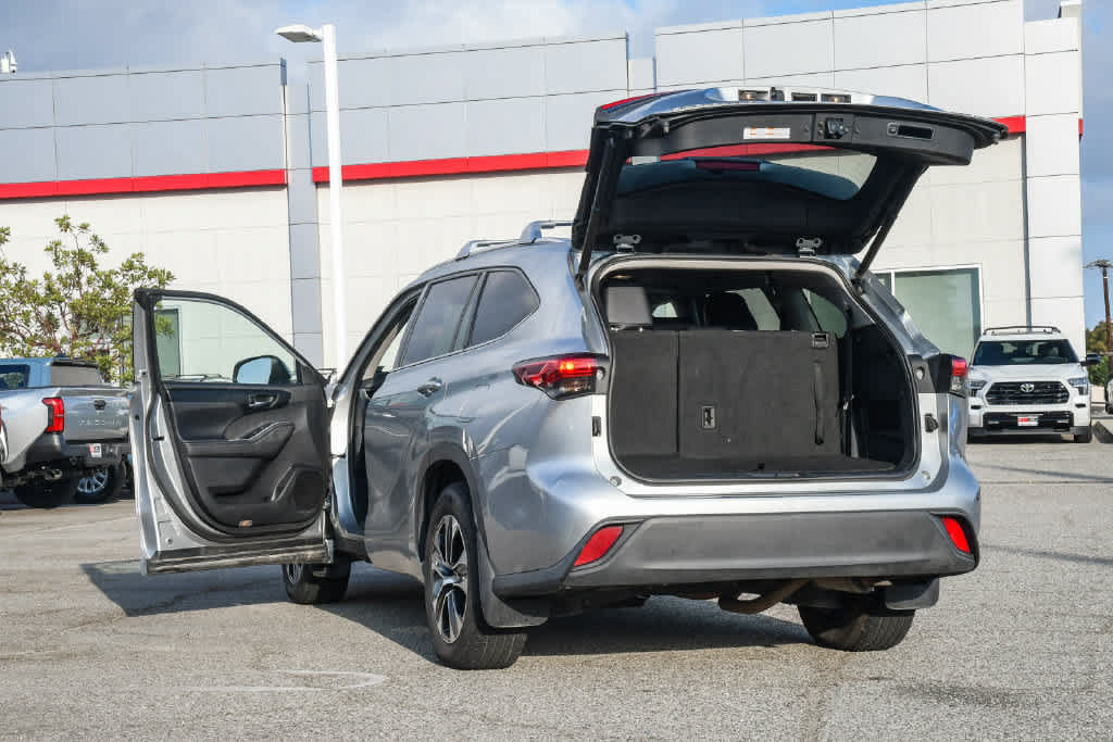 Used 2020 Toyota Highlander XLE w/ Preferred Accessory Package AWD/4WD image 32