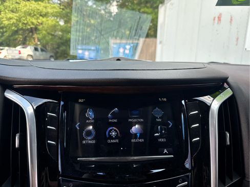 Used 2020 Cadillac Escalade Luxury w/ Escalade Sport Edition AWD/4WD image 27