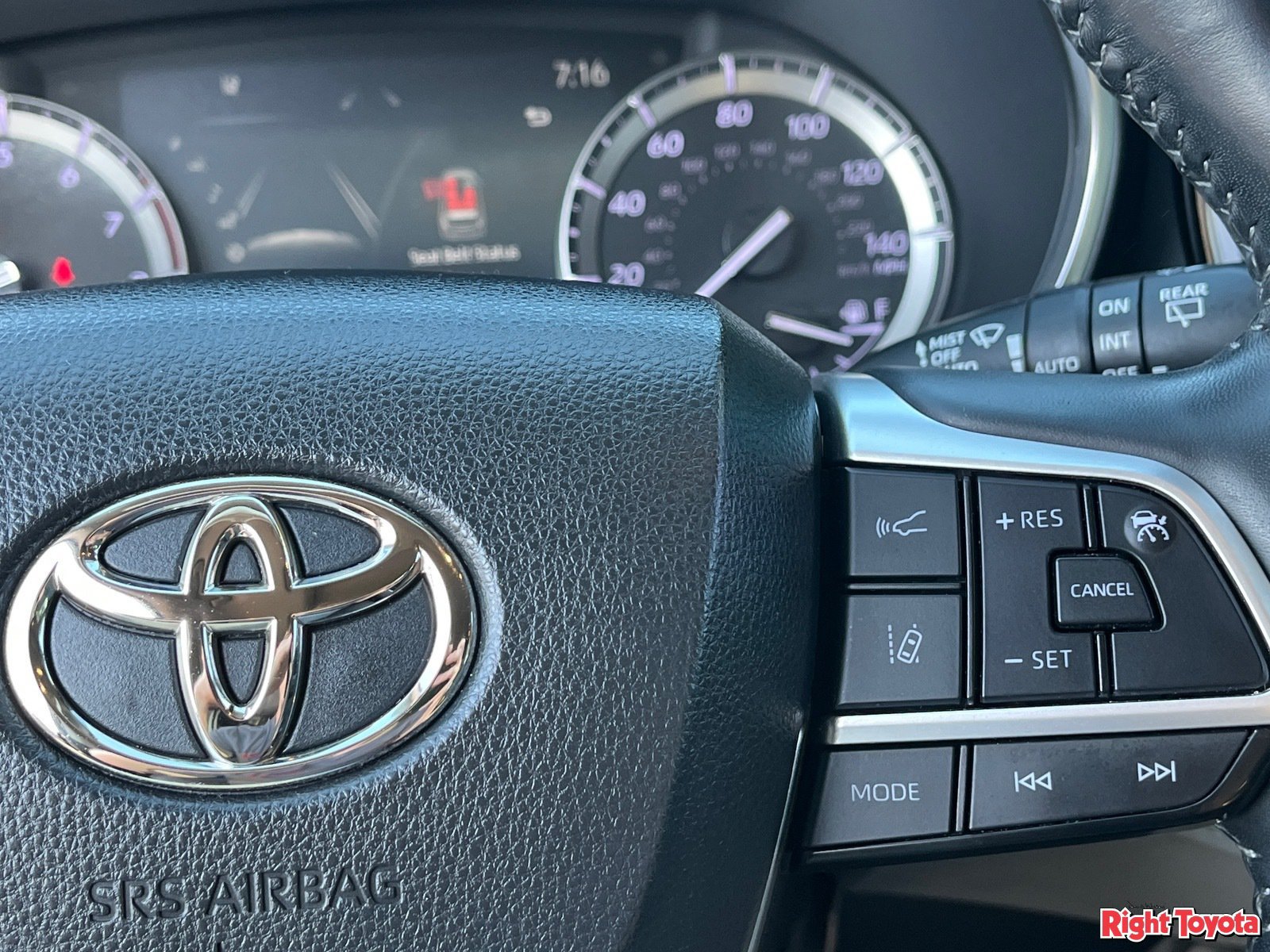 Used 2022 Toyota Highlander Platinum FWD image 24
