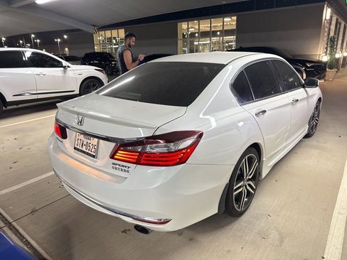 Used 2017 Honda Accord Sport image 4