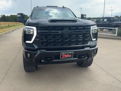 Used 2024 Chevrolet Silverado 2500 ZR2 w/ Technology Package AWD/4WD image 4