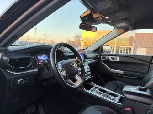 Used 2021 Ford Explorer XLT w/ Equipment Group 202A image 17