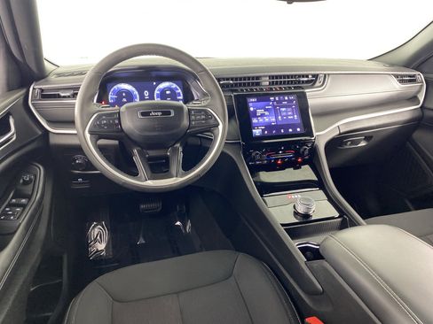 Used 2023 Jeep Grand Cherokee Altitude image 18