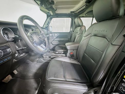 Used 2023 Jeep Wrangler Sahara w/ Cold Weather Group image 13