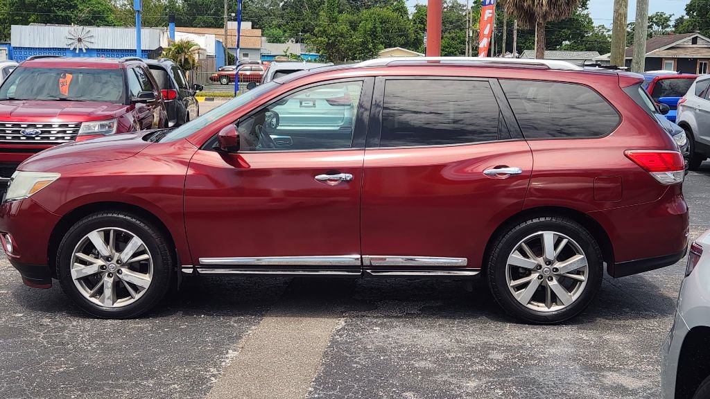 Used 2016 Nissan Pathfinder Platinum FWD image 3