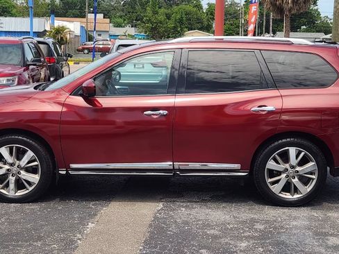 Used 2016 Nissan Pathfinder Platinum FWD image 3