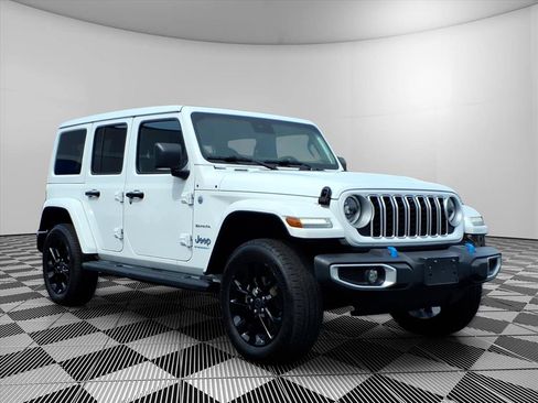 Used 2024 Jeep Wrangler Unlimited Sahara w/ Technology Group AWD/4WD image 1