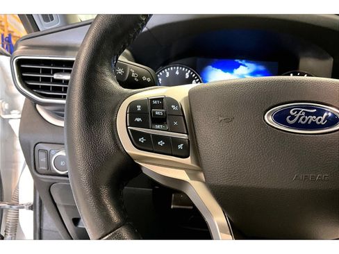 Used 2021 Ford Explorer XLT w/ Equipment Group 202A AWD/4WD image 10