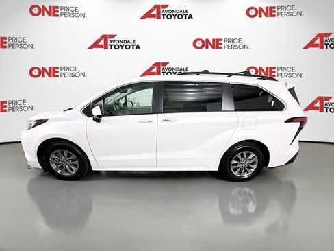Certified 2022 Toyota Sienna XLE w/ XLE Plus Package FWD image 5