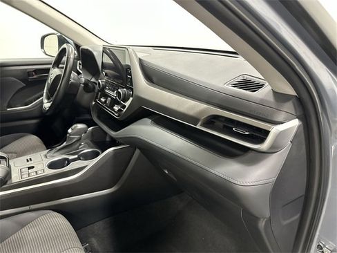 Used 2023 Toyota Highlander LE image 27