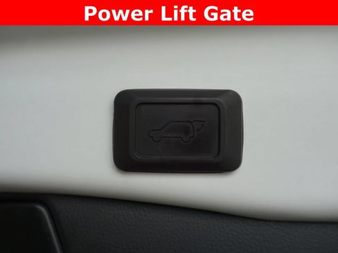 Used 2022 Toyota RAV4 XLE w/ Convenience Package AWD/4WD image 18