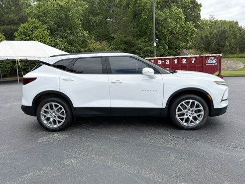 Used 2024 Chevrolet Blazer LT w/ Sound & Technology Package FWD image 4