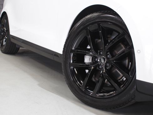 Used 2025 Land Rover Range Rover Sport SE AWD/4WD image 16