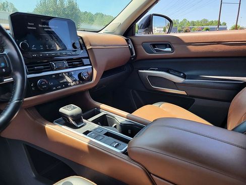 Used 2023 Nissan Pathfinder Platinum FWD image 19
