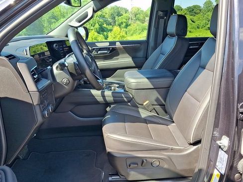 Used 2025 Chevrolet Tahoe Premier AWD/4WD image 11