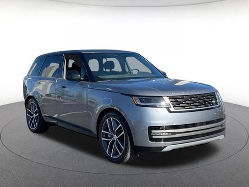 Used 2025 Land Rover Range Rover SE AWD/4WD image 3