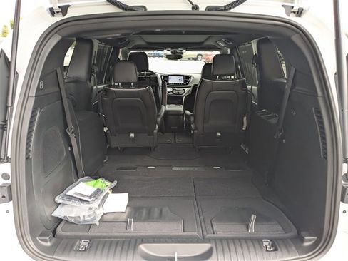 New 2026 Chrysler Pacifica Limited image 13