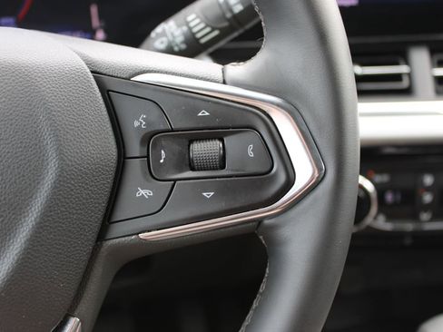 Used 2025 Chevrolet Trax LT w/ LT Convenience Package image 33