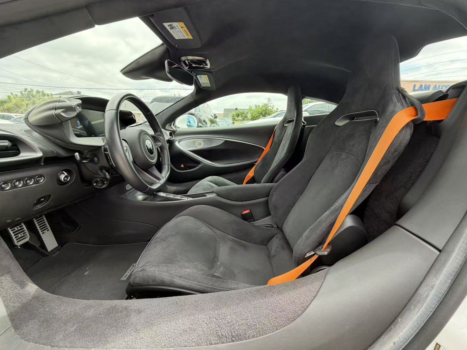Used 2023 McLaren Artura RWD image 7