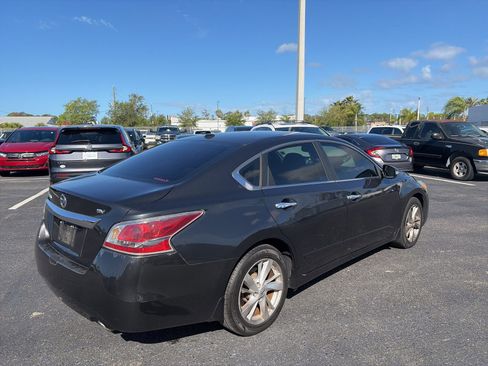 Used 2015 Nissan Altima 2.5 SV w/ Convenience Package image 7