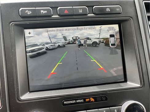 Used 2018 Ford Expedition Limited w/ Equipment Group 301A AWD/4WD image 13