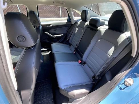 Used 2025 Volkswagen Jetta SE FWD image 25