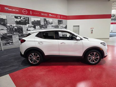 Used 2021 Buick Encore GX Essence w/ Advanced Technology Package AWD/4WD image 2