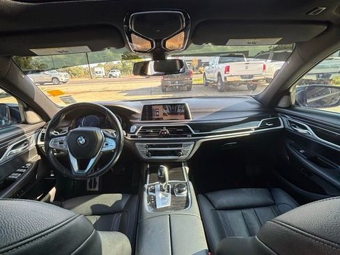 Used 2019 BMW 740i image 14
