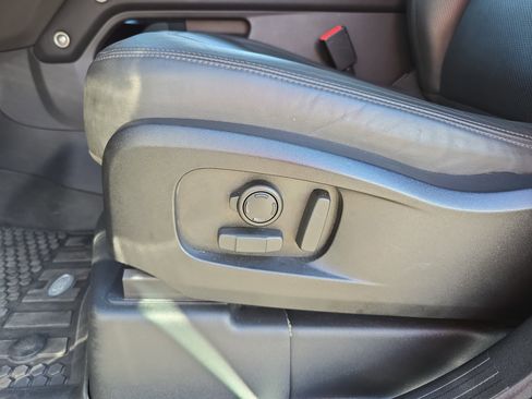 Certified 2024 Land Rover Defender 110 V8 image 28