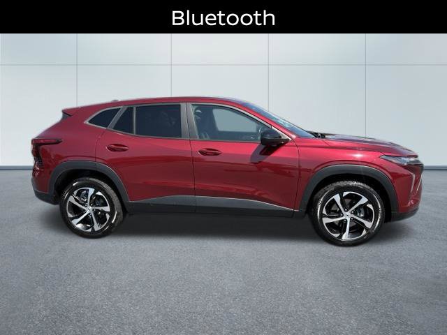 Used 2024 Chevrolet Trax RS w/ Driver Confidence Package FWD image 2