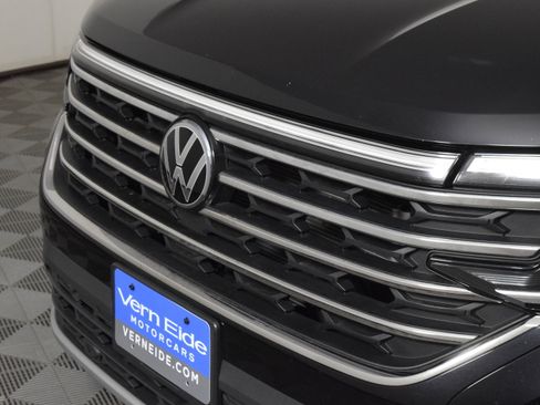 Used 2025 Volkswagen Atlas SE image 11