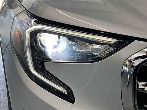 Used 2020 GMC Terrain SLT w/ Preferred Package AWD/4WD image 30