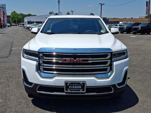 Used 2023 GMC Acadia SLE w/ Driver Convenience Package FWD image 2